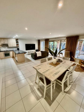 Entire modern house near the beach Victor Harbor
